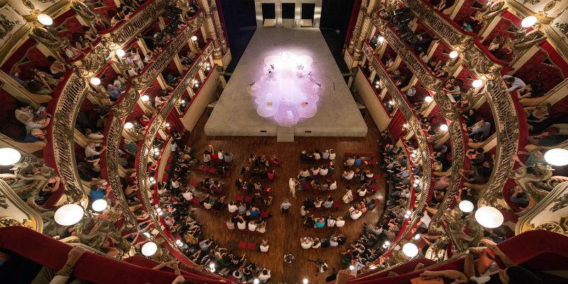 Glob (e) en Shakespeare en el Teatro Bellini en Nápoles