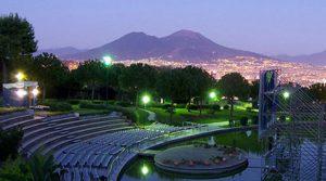 Eventos en el Parco del Poggio en Nápoles: conciertos y espectáculos nocturnos para saludar al verano
