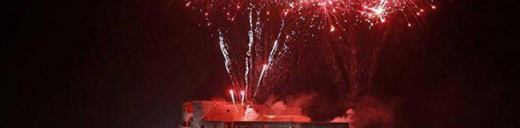 Fuochi d'artificio al Castel dell'Ovo a Napoli
