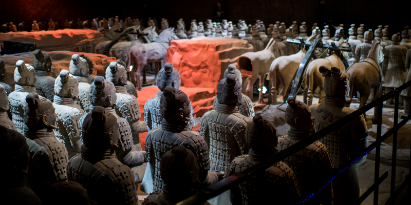 O exército de terracota em exposição em Nápoles