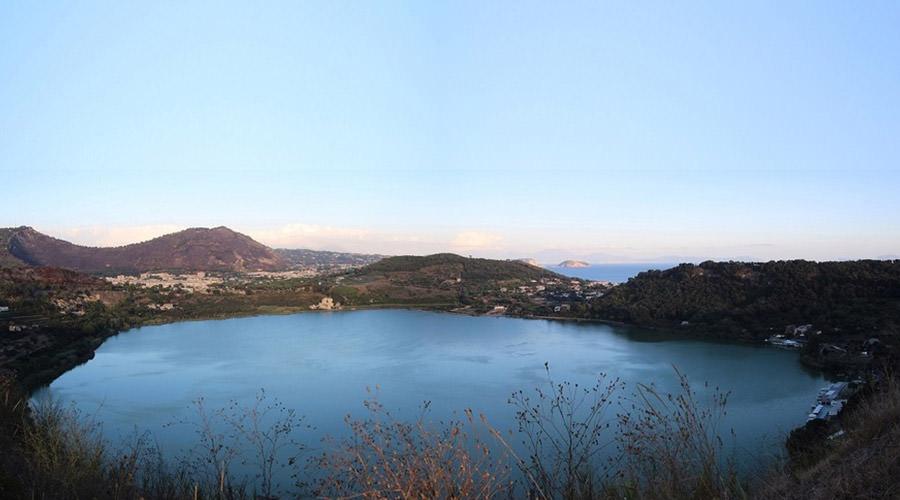 Pozzuoli的Lake Averno，万圣节2017