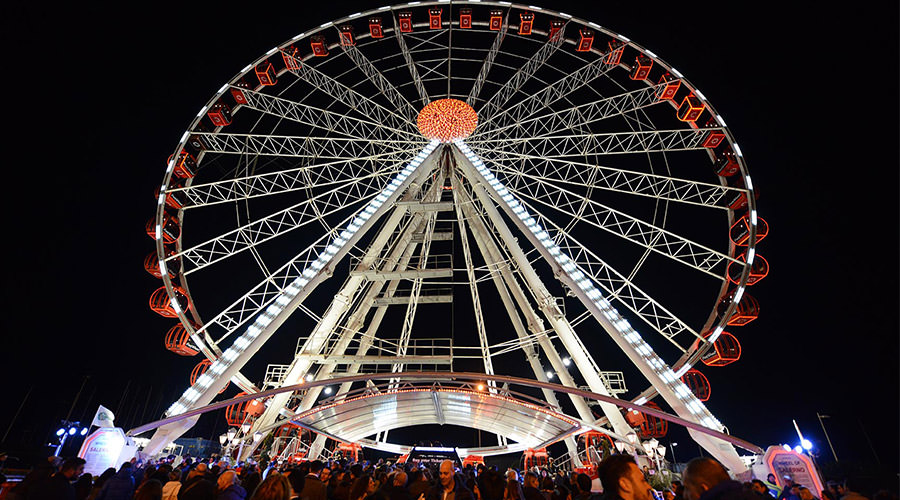 Riesenrad in Salerno für die Artist Lights 2017 / 2018