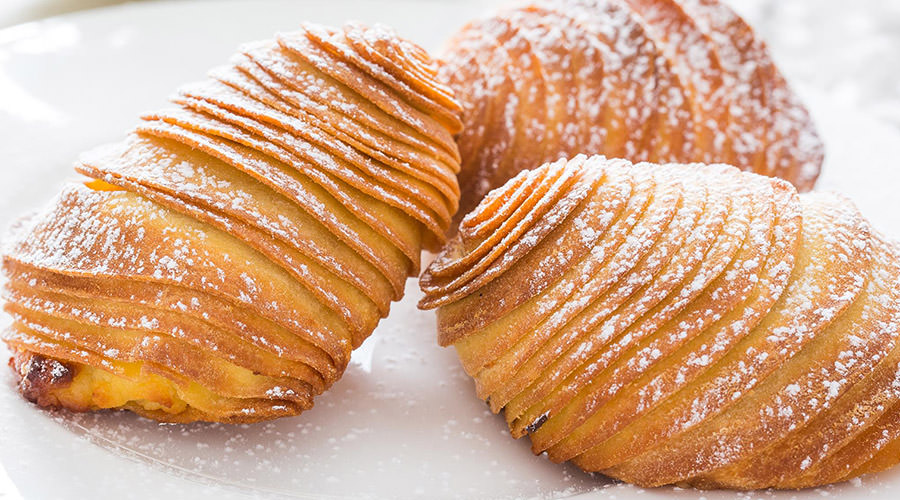 Pietrarsaの博物館でのsfogliatellaの夜