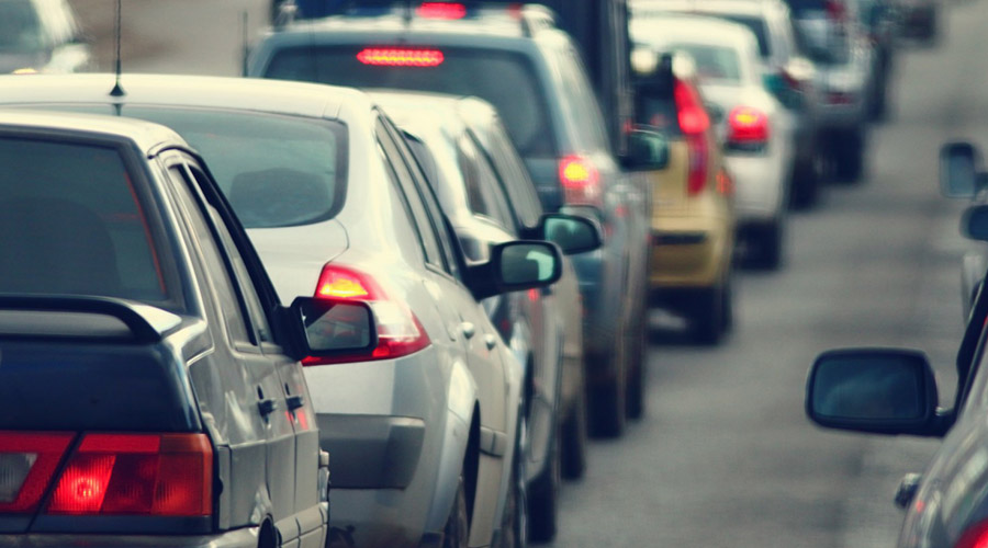 Dispositivo di traffico a Piazza Nicola Amore a Napoli