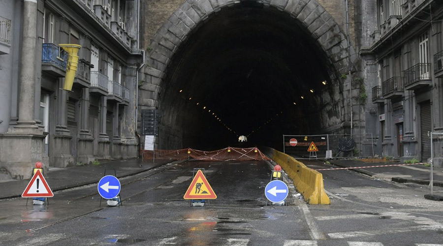 Lavori alla Galleria Laziale a Napoli