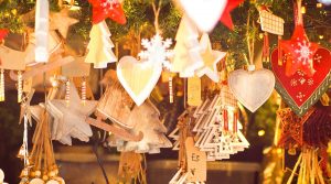 2019 Weihnachtsmärkte in San Giorgio a Cremano mit Künstlerlichtern in der Villa