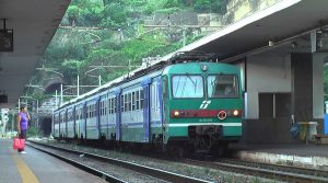 U-Bahnlinie 2, außergewöhnliche Züge für das Napoli-Shakhtar Donetsk-Spiel der 21 November 2017