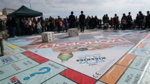 Nuove partite a Monopoly edizione Napoli all'Auchan a grandezza naturale con gadget