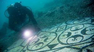Entdeckte neue Mosaiken im Unterwasserpark von Baia: bald werden sie für Besucher geöffnet sein