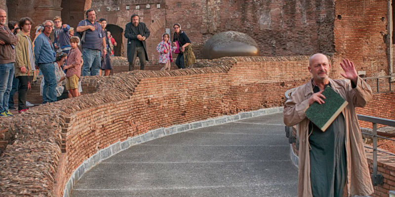 Eine Szene aus Octavia, einer Show des Il Teatro Mobile in Pompeji