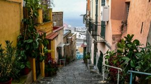 Sie verlassen die 2017 Stairs in Neapel: Führungen durch Geschichte und Kunst, um die Stadt zu entdecken