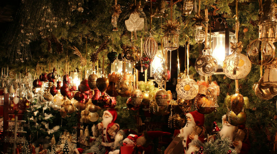 La Befana en el Naples Christmas Village en la Mostra d'Oltremare