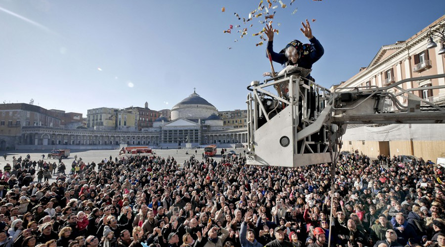 Festa della Befana 2020 in Piazza Plebiscito a Napoli con caramelle e pizze gratis