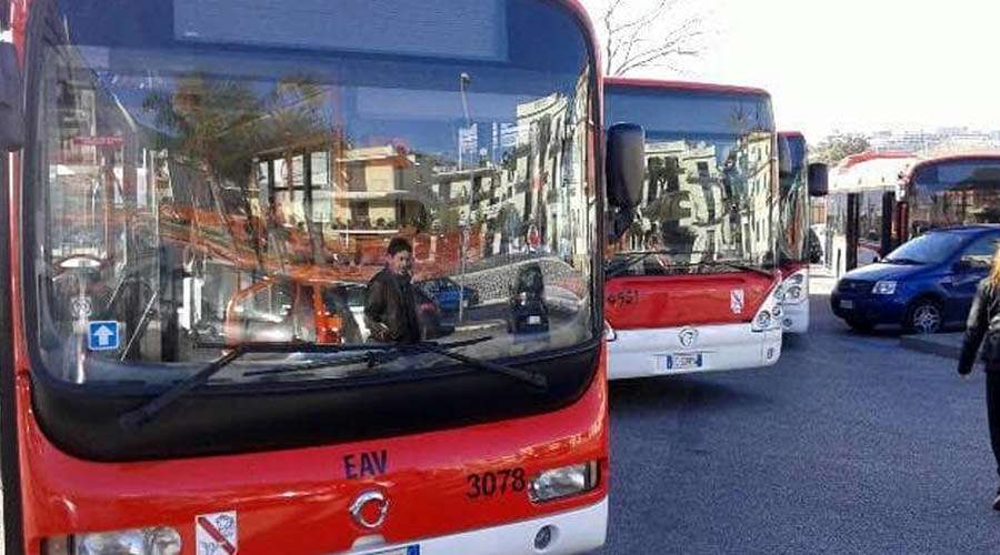 Bus de nuit extraordinaires EAV pour le Nouvel An 2018 à Naples: de Garibaldi et Vomero au centre