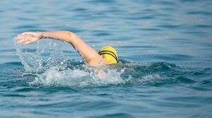 Copa de Navidad Capri-Nápoles: competición de natación con nadadores 100 en el Golfo de Nápoles