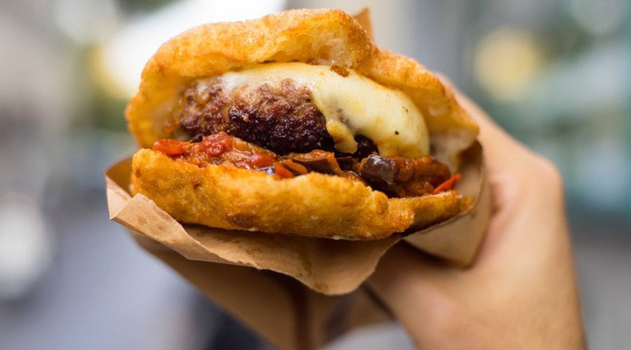 Nasce a Napoli il panino fritto con hamburger