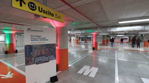 يفتح موقف السيارات تحت الأرض في Piazza Garibaldi في نابولي: مئات أماكن وقوف السيارات في المحطة المركزية