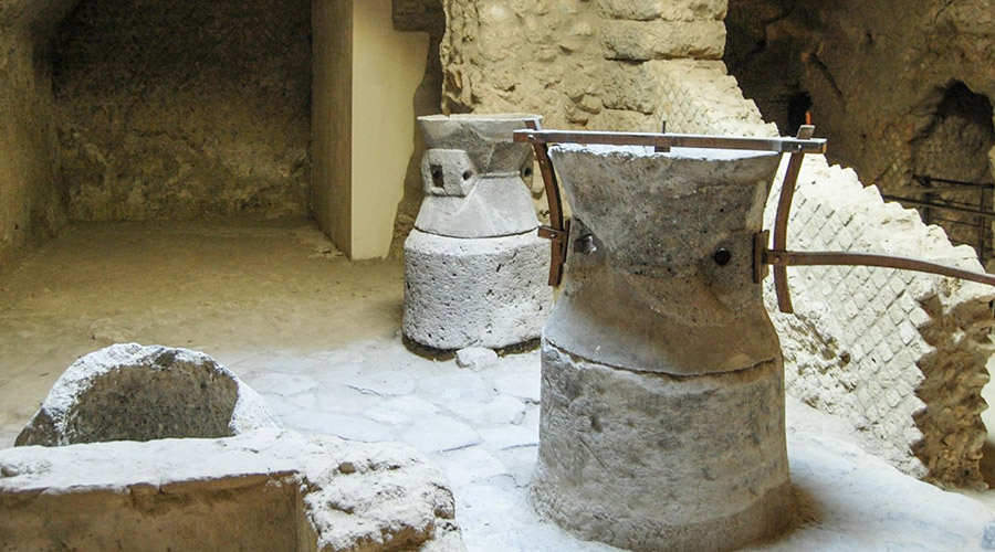 Underground path to the Rione Terra