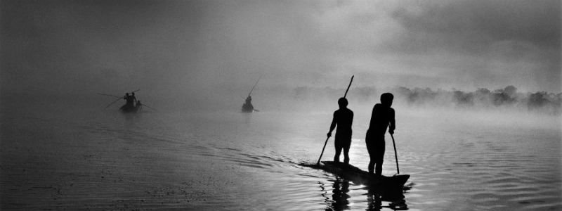 ナポリのPalazzo delle ArtiにあるSebastiao Salgado Genesiによる写真展