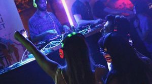 Silent Disco alla Galleria Umberto I di Napoli: si balla in silenzio con speciali cuffie wireless