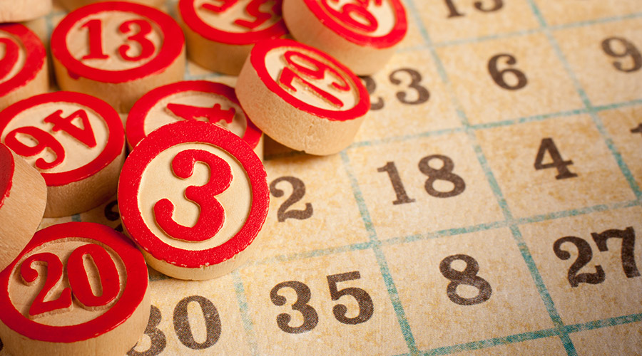 Historical bingo in the Neapolitan language at the Palazzo Venezia in Naples: a fun game-show