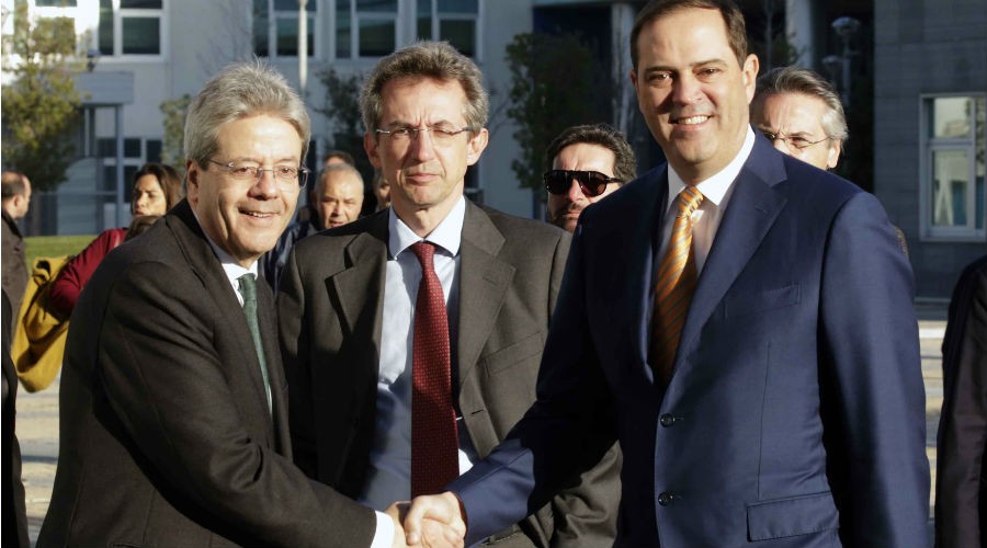 Matteo Gentiloni，Gaetano Manfredi和Chuck Robbins