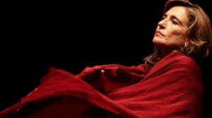 Lina Sastri al Teatro Diana di Napoli: viaggio autobiografico tra ricordi, musica e cinema