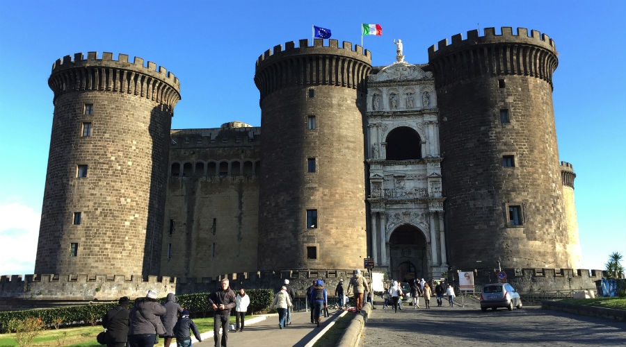 Castillo de Maschio Angioino en Nápoles