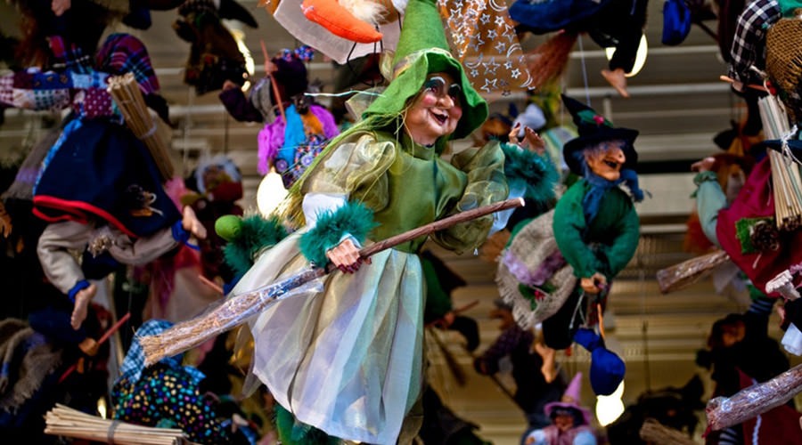 In Piazza Mercato in Naples markets for the Epiphany