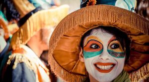 Carnevale 2018 a Scampia a Napoli con la sfilata nel quartiere, musica e divertimento per tutti