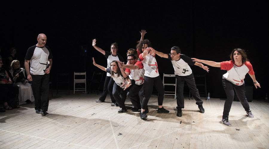 Le spectacle d'improvisation Improv au théâtre Nuovo Teatro Sanità de Naples