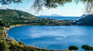 Vue d'ensemble du lac Averno