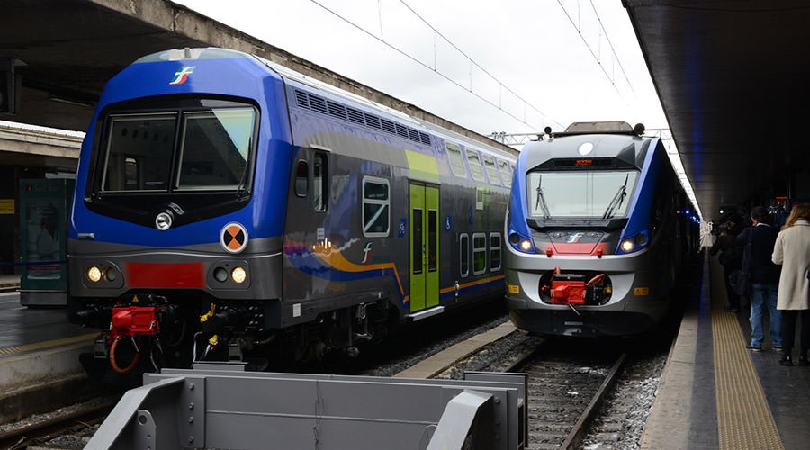 Treno della Metro linea 2 a Napoli