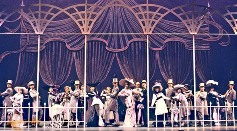 在那不勒斯的圣卡罗剧院舞台上演出My Fair Lady