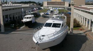 Boote bei Nauticsud an der Mostra d'Oltremare