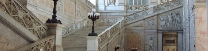 Scalone del Palazzo Reale a Napoli
