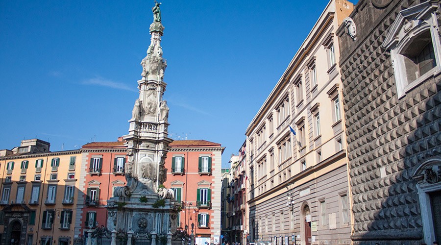 Piazza del Gesù em Nápoles