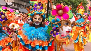 Carnevale 2018 a Napoli e in Campania: le sfilate con i carri allegorici