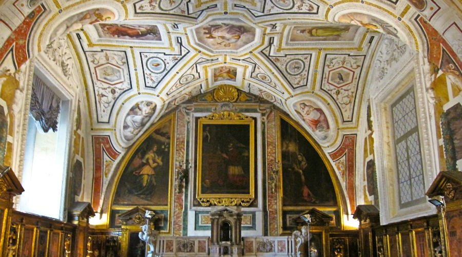 - the church of Sant'Anna dei Lombardi