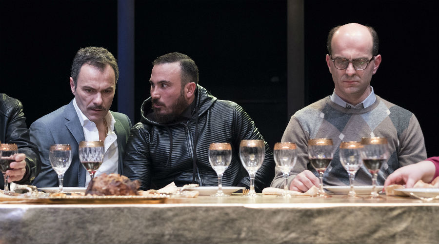 Die Show Der Bürgermeister des Gesundheitsdistrikts am Teatro Bellini in Neapel