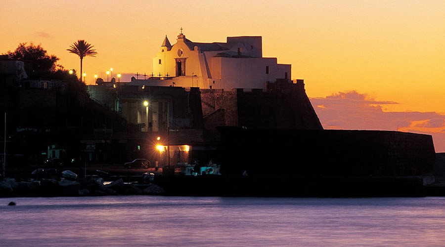 Notte Bianca a Ischia con cabaret, musica  e il concerto di Dodi Battaglia