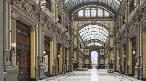 Galleria Principe di Napoli vorübergehend geschlossen wegen des Einsturzes von Trümmern