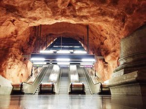 Metro Materdei scale