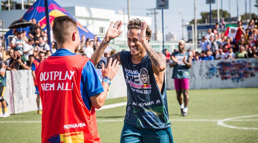 In Naples the street Soccert Neymar Jr's Five tournament