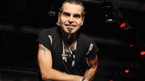 Santi di Periferia a Napoli: Piero Pelù e i giovani in un progetto musicale di rinascita