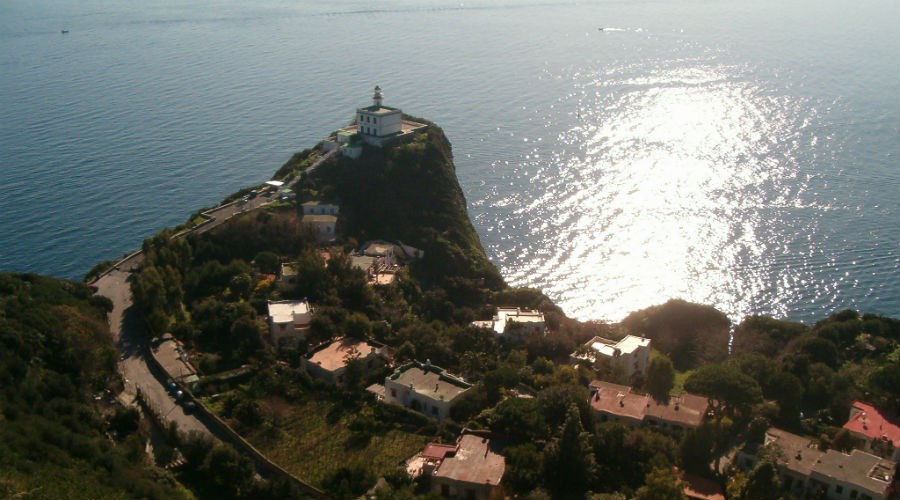 Guided tour to the lighthouse of Capo Miseno