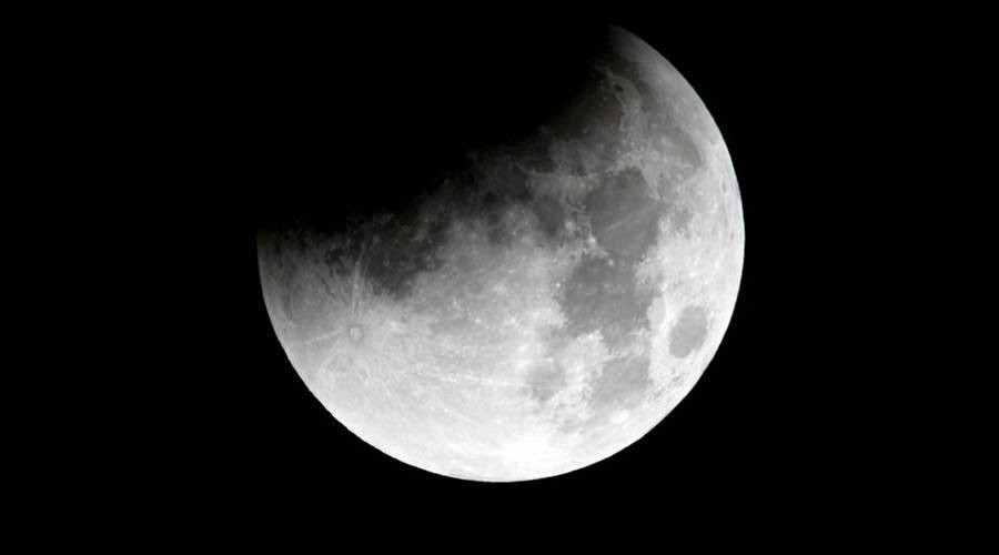 Total Eclipse of the Moon July 27 2018: where to observe the longest eclipse of the century from Naples