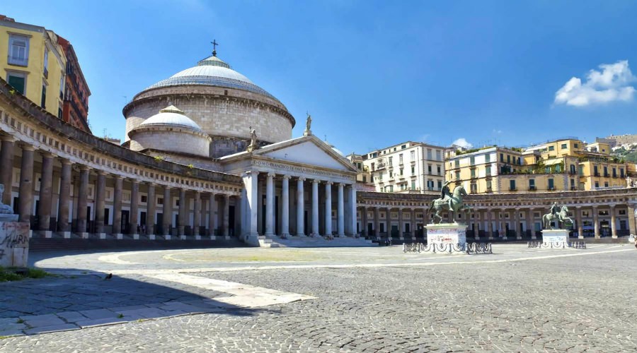 Piazza del Plebiscito, Nápoles