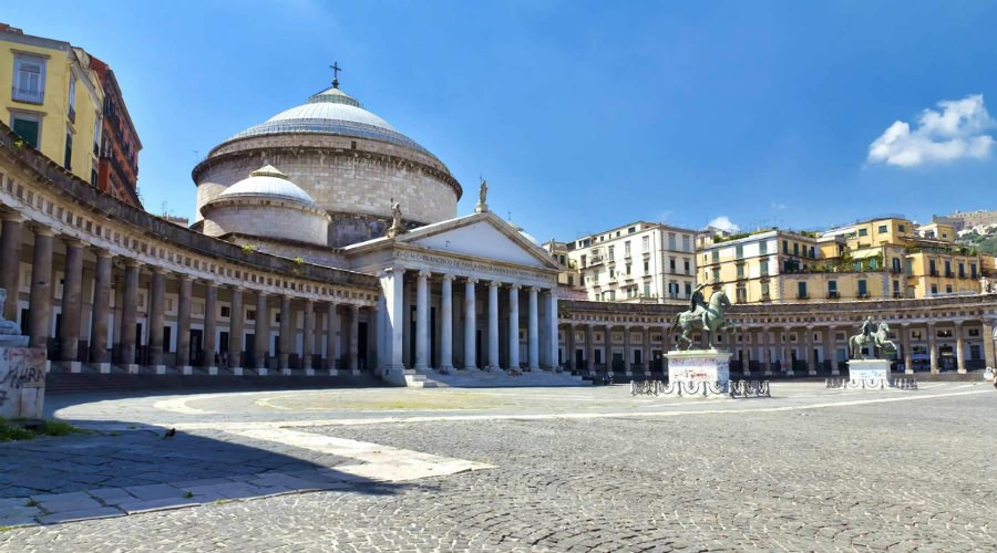 Piazza del Plebiscito、ナポリ