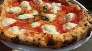 Pizza Expo 2018 in Caserta mit Live-Musik und viel gutem Essen in Villa Carolina